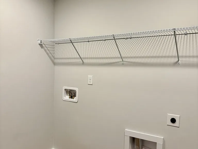 1004 Sutherland Ln #1 — Photo 8