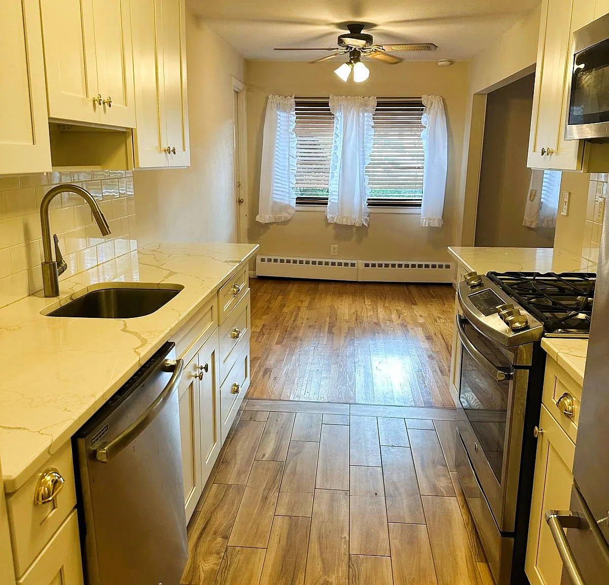 1 bed, 817 sqft, $2,400 — Photo 4