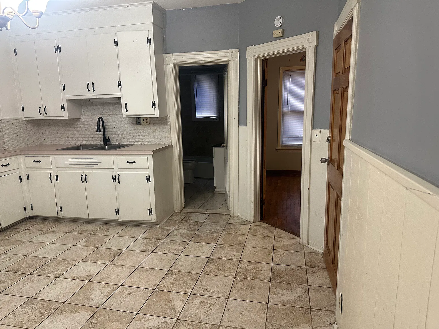 2 bed, 1200 sqft, $1,300 — Photo 2