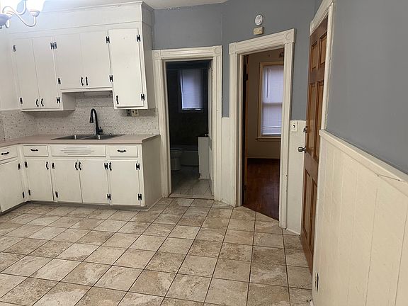 2nd image of 720 Eagle St APT 1
