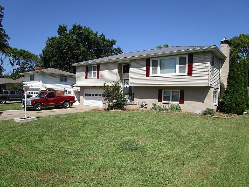 1st image of 705 Meadow Ln