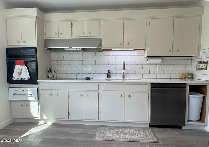 3rd image of 44 Edson Street