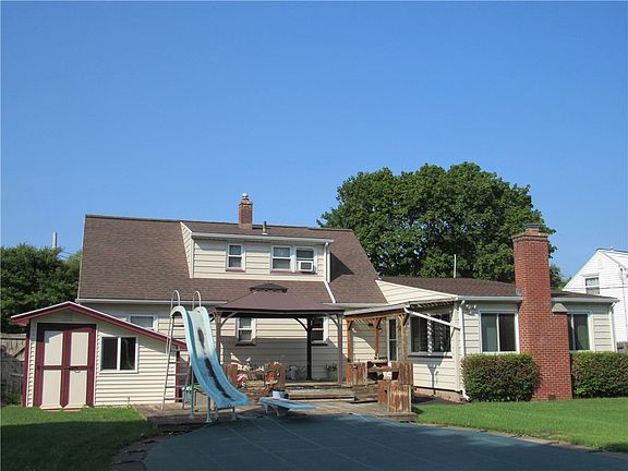 3rd image of 374 Shore Acres Dr