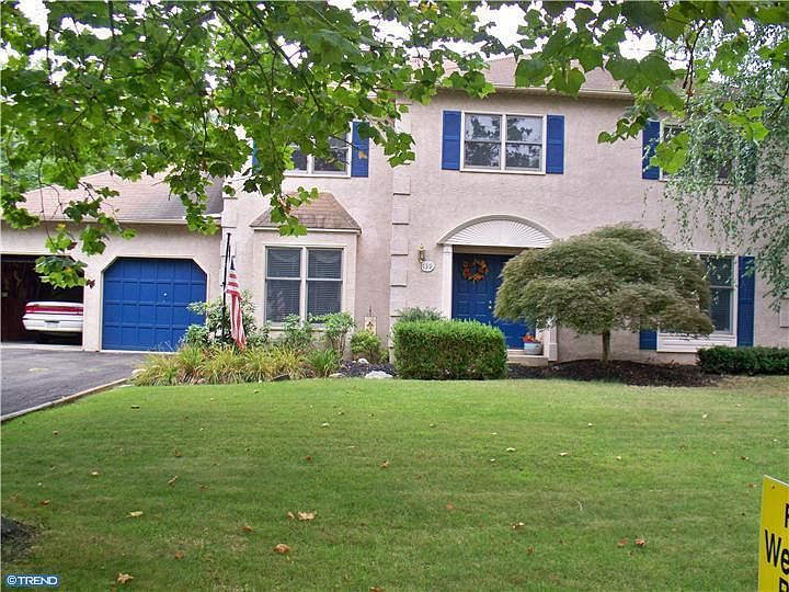 2nd image of 139 Applewood Ln