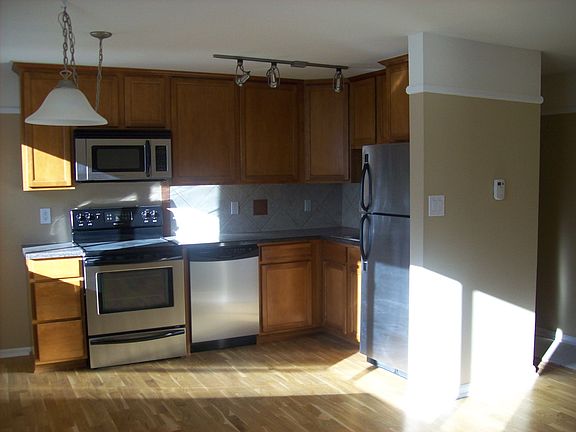 3rd image of 1419 N Detroit St APT 35