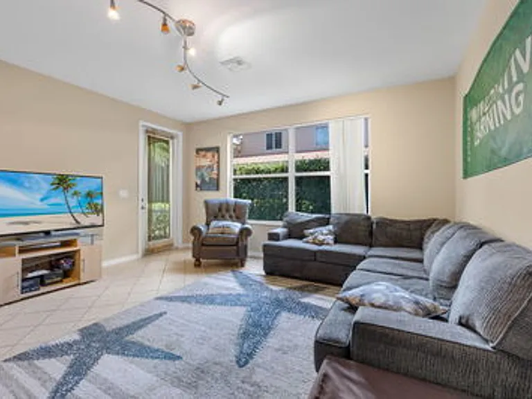 17529 Laurel Grove Ct — Photo 5