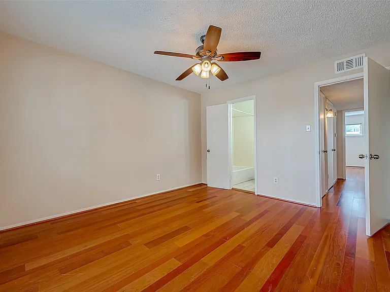 6410 Del Monte Dr #5 — Photo 25