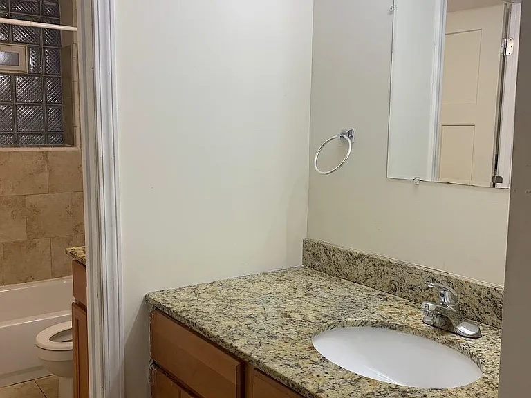 2513 N Southport Ave #A — Photo 7