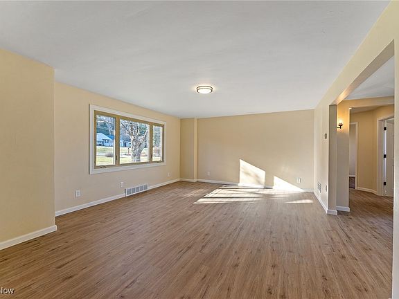 2nd image of 409 Golf Dr