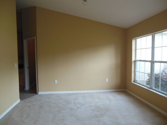 2nd image of 980 W Hemlock Dr