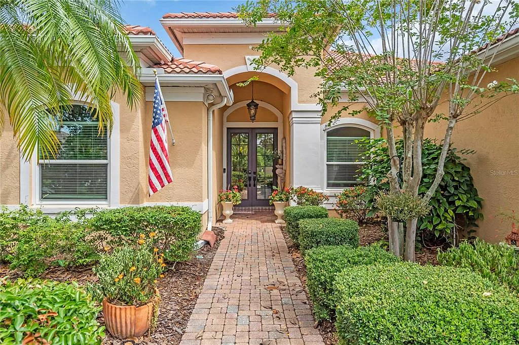 3 bed, 3.0 bath, 2266 sqft, $5,900 — Photo 3