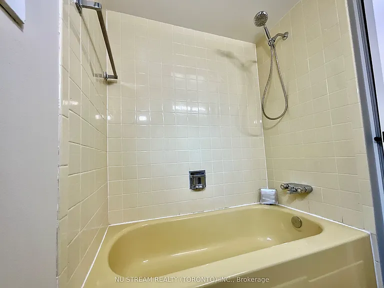 45 Emmeloord Cres — Photo 20