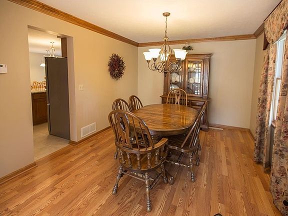 4th image of 8459 Forest View Dr