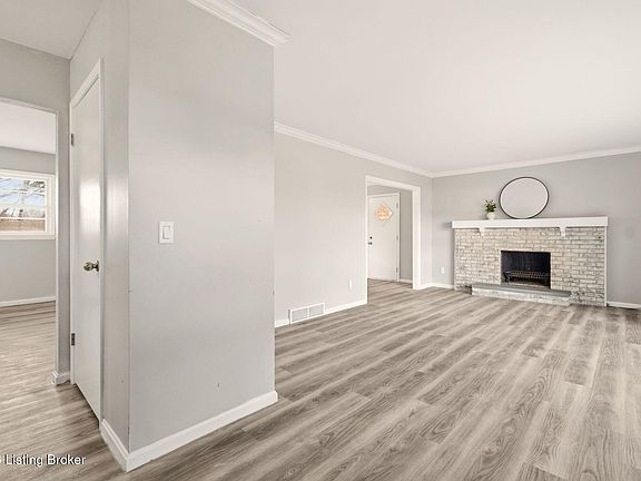 4th image of 12 Hollye Dr SE