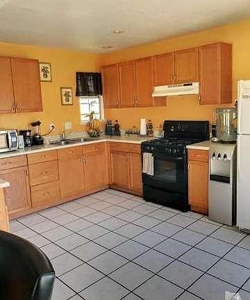 2nd image of 595 E Clara St
