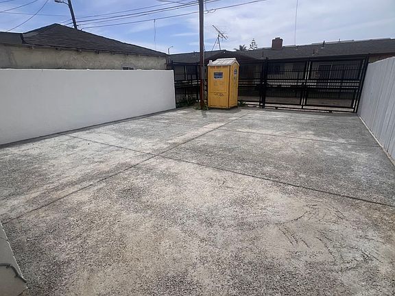 5th image of 10919 S Main St