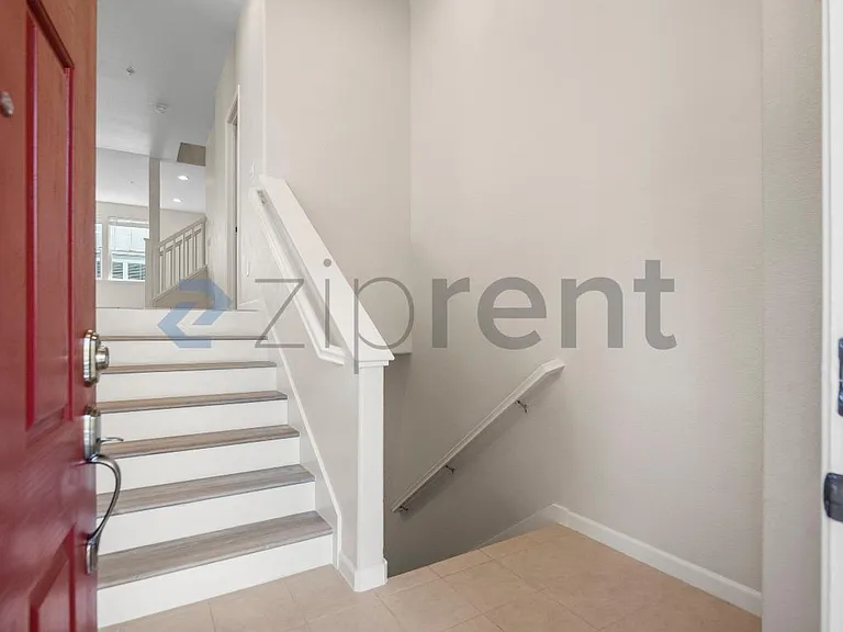 1611 Summer Ln — Photo 4