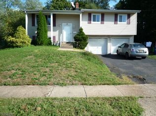 15 Lexington Rd, Somerset, NJ 08873