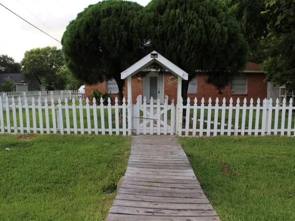 322 Martin Luther King Jr Dr, La Marque, TX 77568