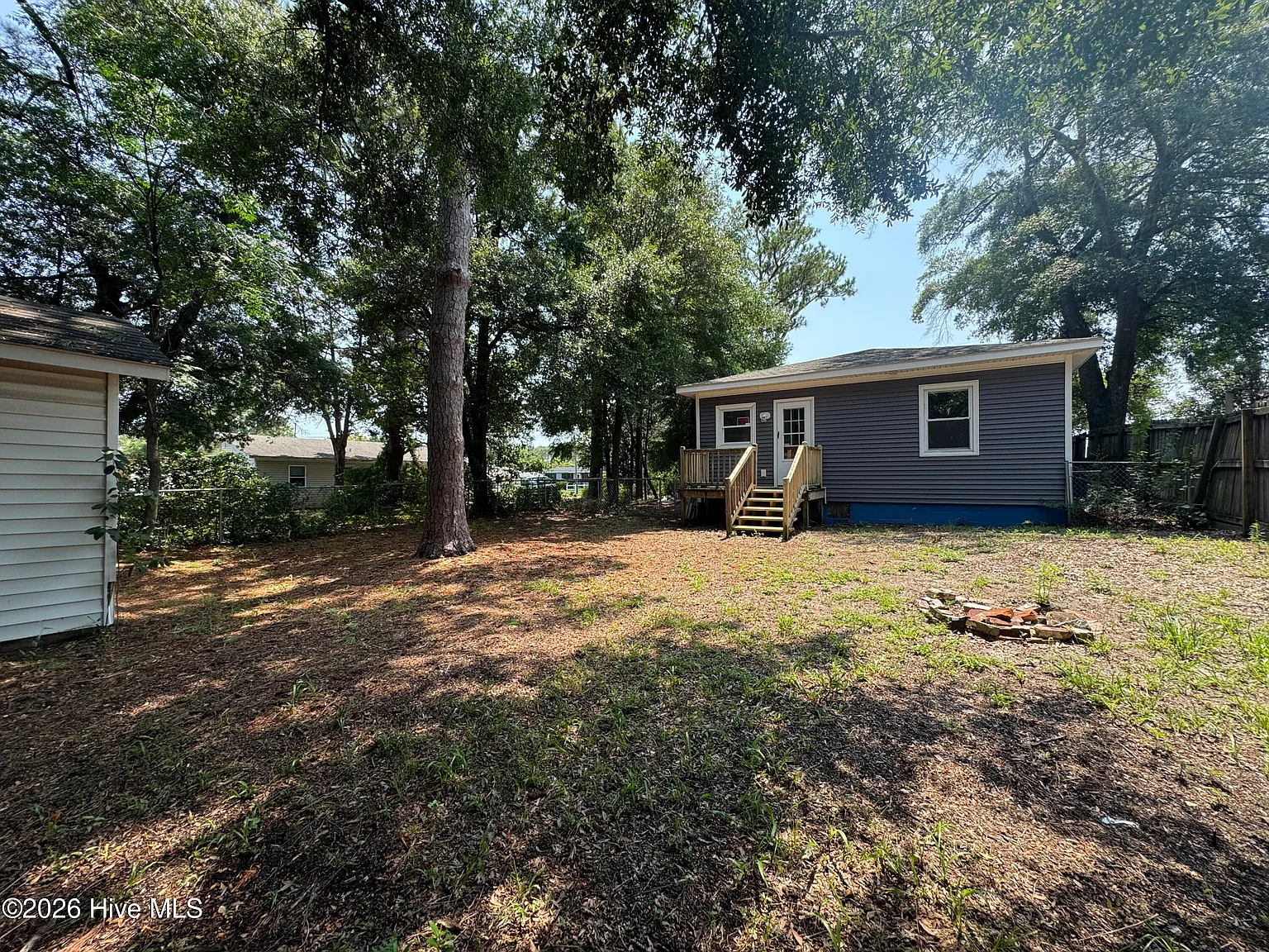 3 bed, 2.0 bath, 1150 sqft, $2,095 — Photo 2