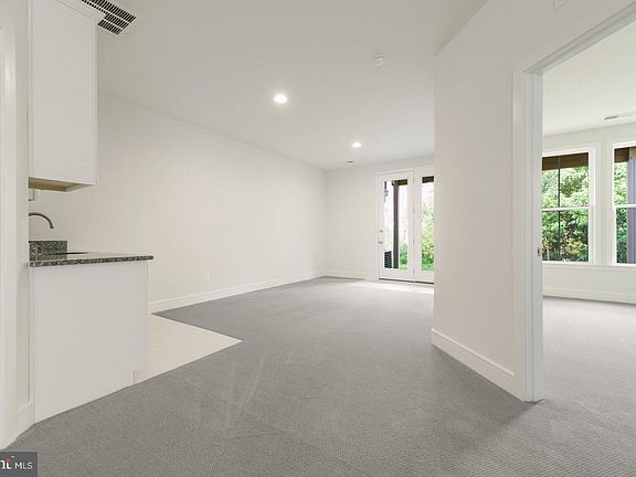 5th image of 23046 Sullivans Cove Sq