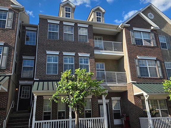 2nd image of 3885 Ashland Dr #D-2