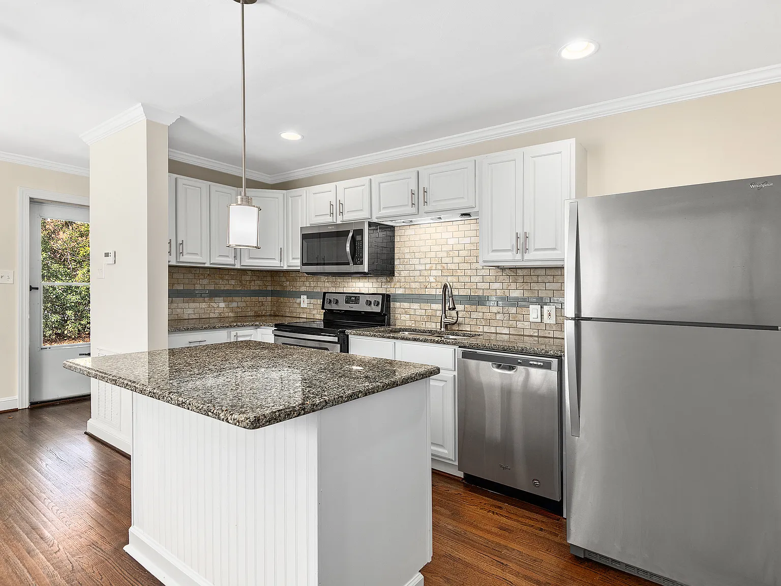 1 bed, 600 sqft, $1,350 — Photo 1