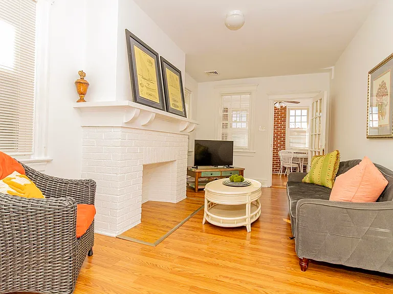 5 N Newport Ave #B — Photo 2