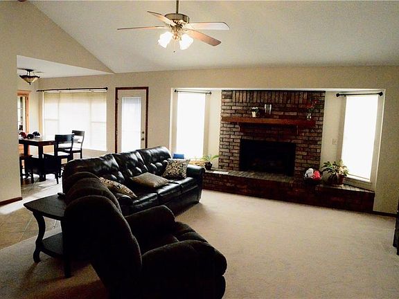 3rd image of 2101 W Loren Cir