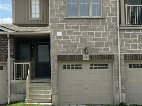 56 Meadowridge St, Kitchener, ON N2P 0E2
