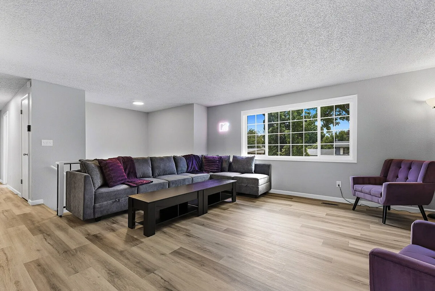 4 bed, 3.0 bath, 1894 sqft, $8,127 — Photo 2