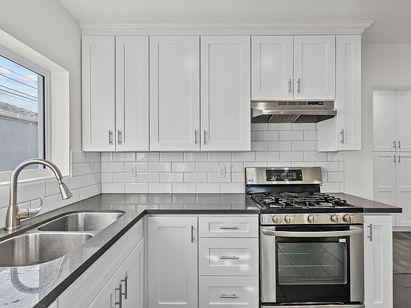 3rd image of 716 1/2 W Glenoaks Blvd