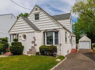 14 Alnwick Rd, Malverne, NY 11565