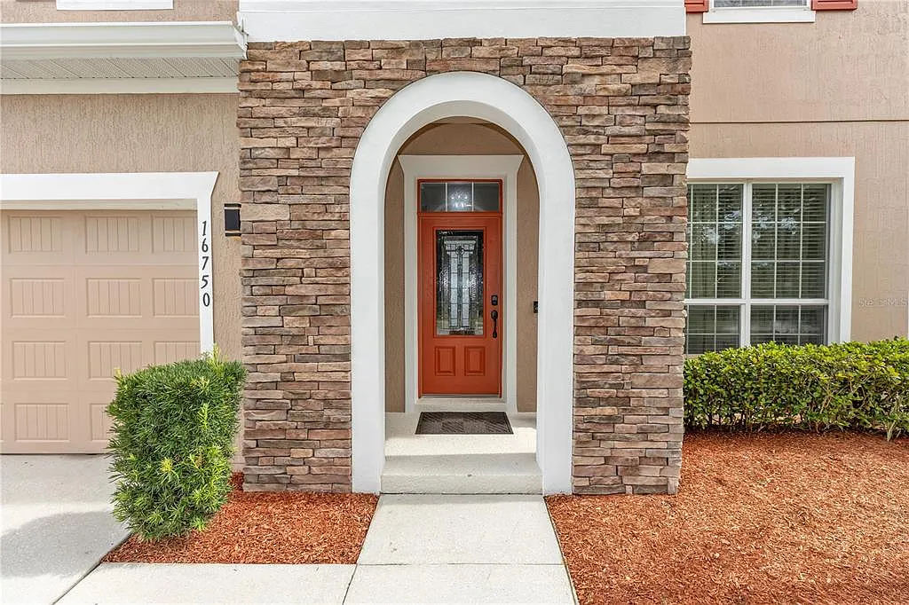 4 bed, 2.5 bath, 2892 sqft, $3,800 — Photo 2