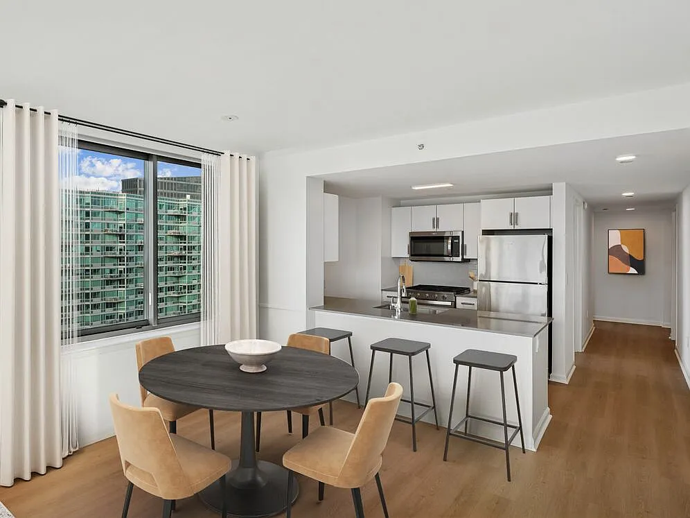 Avalon Riverview — Photo 3