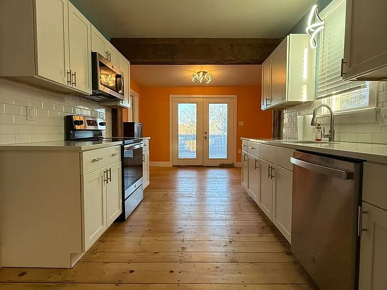960 Maple St — Photo 5