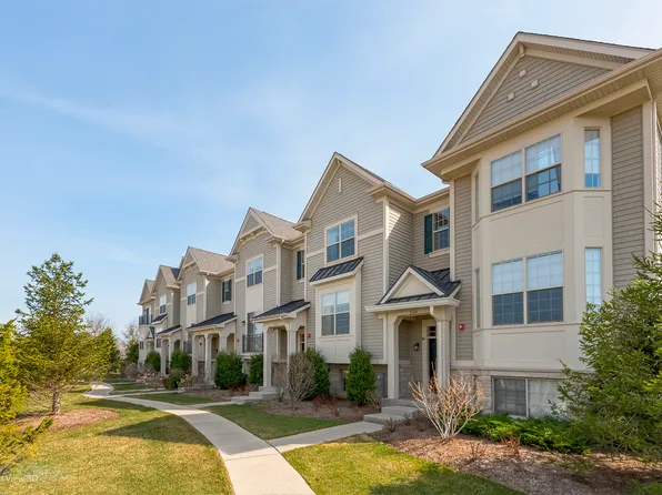 2177 Dauntless Dr, Glenview, IL 60026
