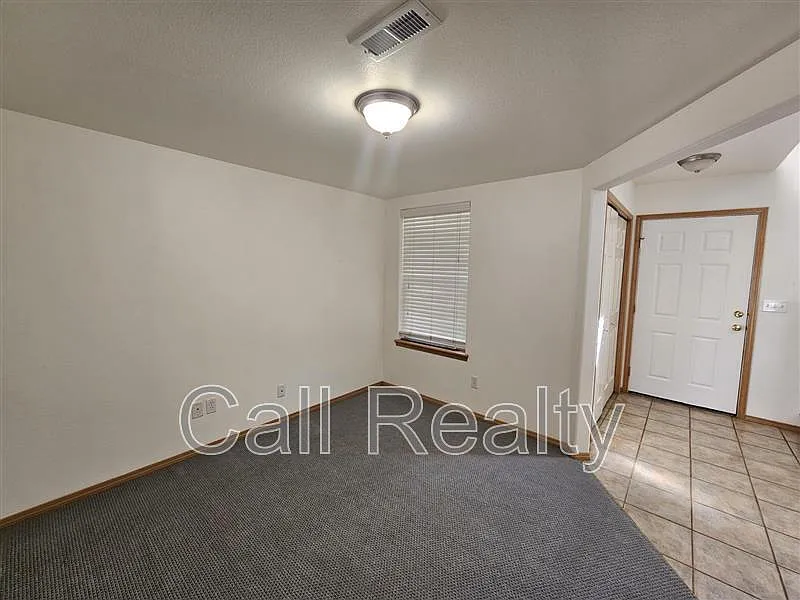 3 bed, 2.5 bath, 1700 sqft, $2,400 — Photo 3