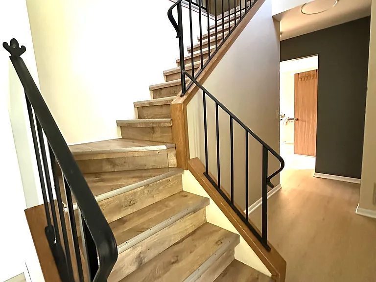 2303 Woodview Ln — Photo 3