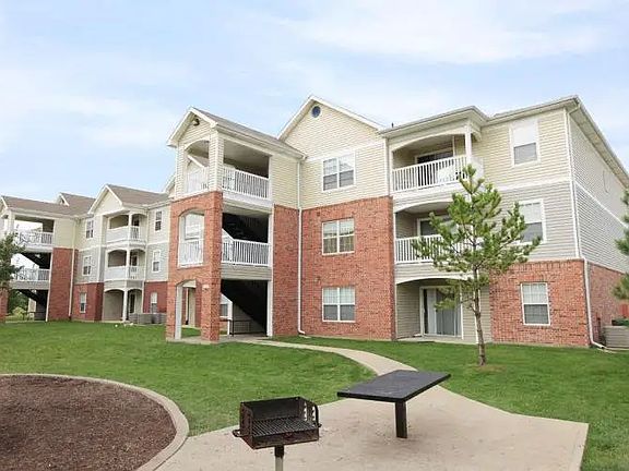 3rd image of 9400 N Oak Trafficway #6741