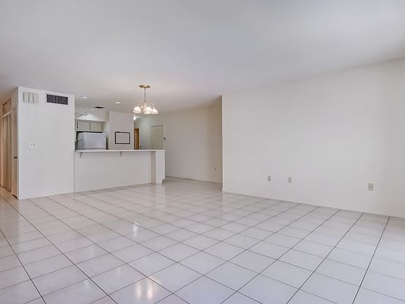 4th image of 7028 Loch Isle Dr N