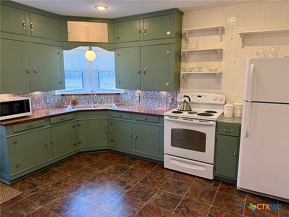 3rd image of 150 N Chilton Ave