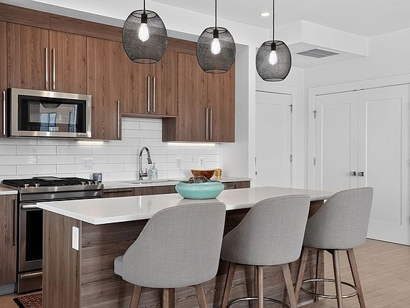 5th image of 232 Old Colony Ave #506