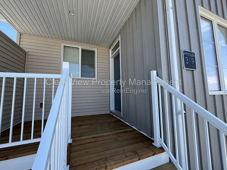 319 Aquitania Blvd W #UPPER LEVEL — Photo 9