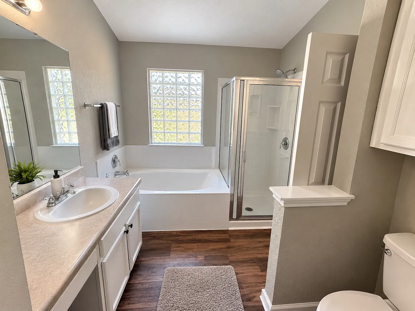 3 bed, 1346 sqft, $2,000 — Photo 4