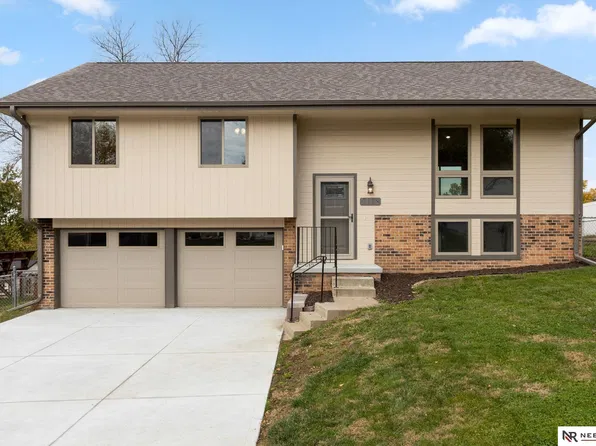 7118 S 49th St, Omaha, NE 68157