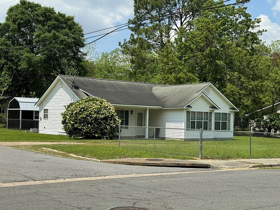2nd image of 301 McDonald Ave N