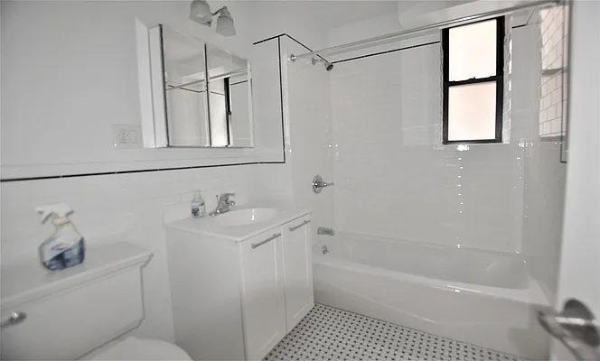 Rented by Manhattan Realty Group | media 10