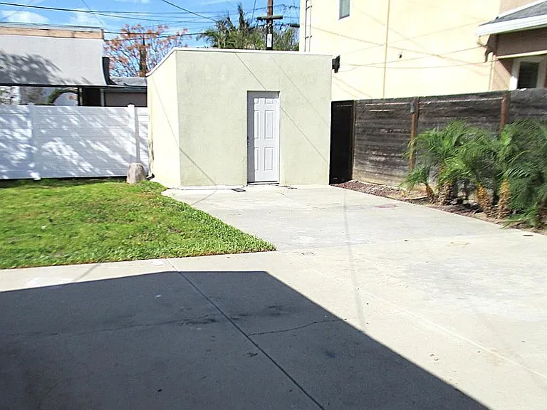 1129 La Puerta St #1129 — Photo 8