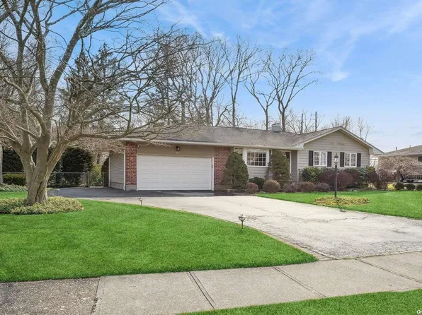22 Gannet Drive, Commack, NY 11725